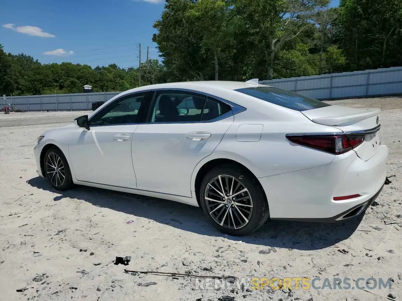 2 Photograph of a damaged car 58ADZ1B19NU136330 LEXUS ES350 2022
