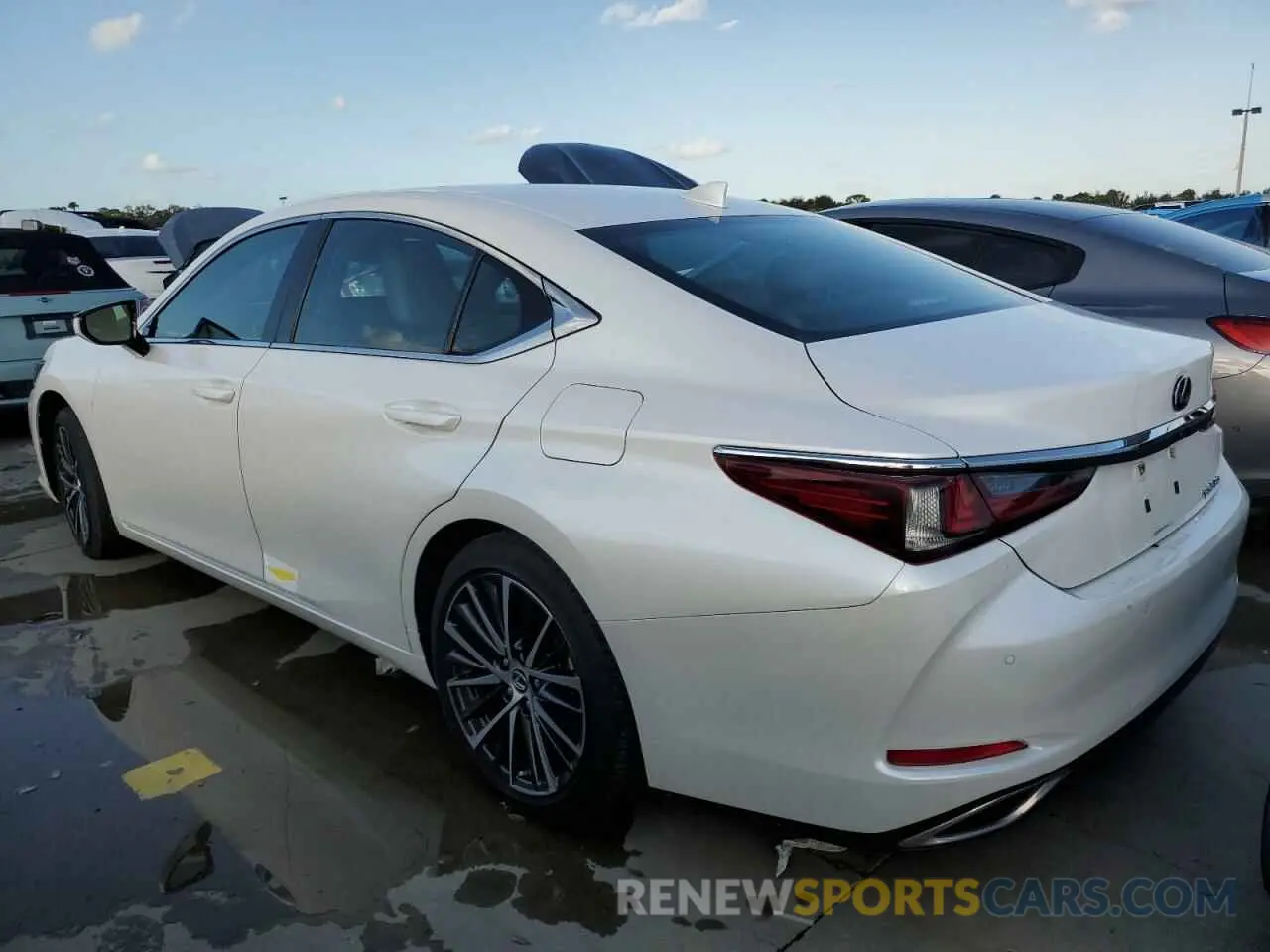 2 Photograph of a damaged car 58ADZ1B19NU138515 LEXUS ES350 2022
