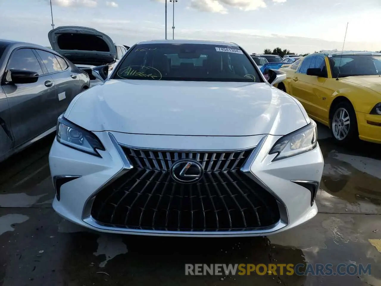 5 Photograph of a damaged car 58ADZ1B19NU138515 LEXUS ES350 2022