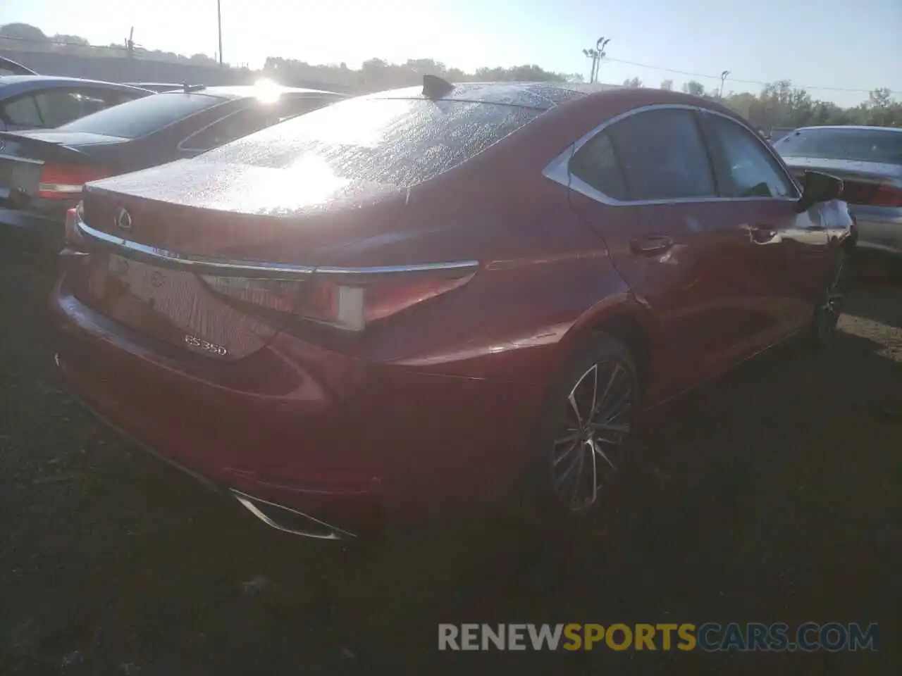 4 Photograph of a damaged car 58ADZ1B1XNU120136 LEXUS ES350 2022