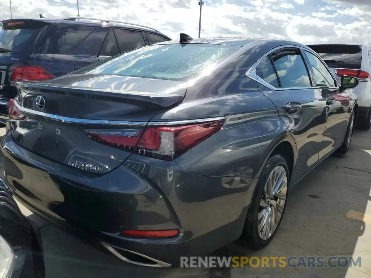 4 Photograph of a damaged car 58AFZ1B10NU120106 LEXUS ES350 2022