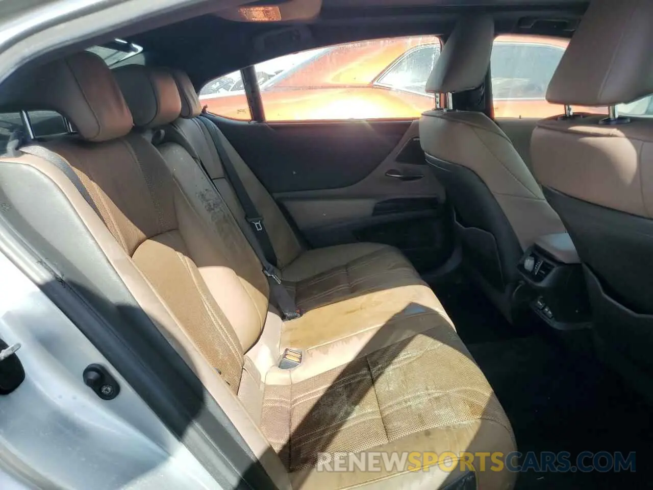10 Photograph of a damaged car 58AFZ1B1XNU134417 LEXUS ES350 2022
