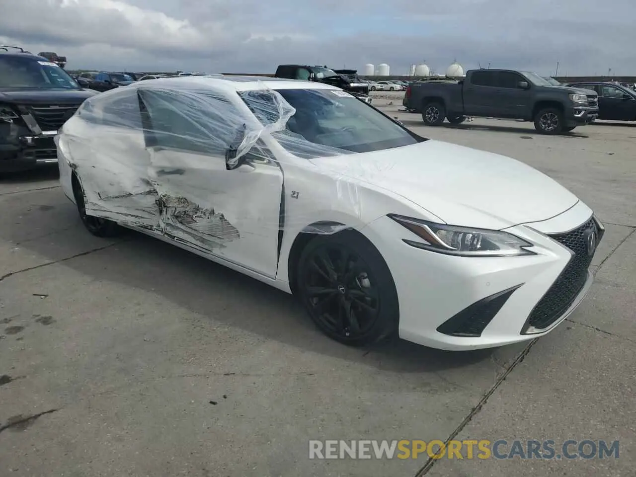 4 Photograph of a damaged car 58AGZ1B15NU135950 LEXUS ES350 2022