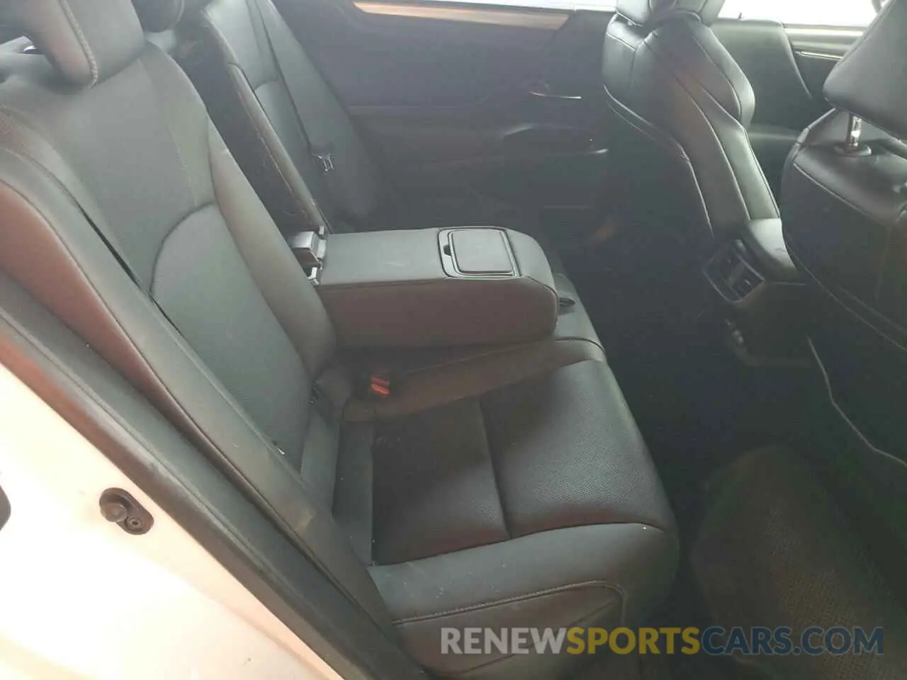 10 Photograph of a damaged car 58AGZ1B18NU111366 LEXUS ES350 2022