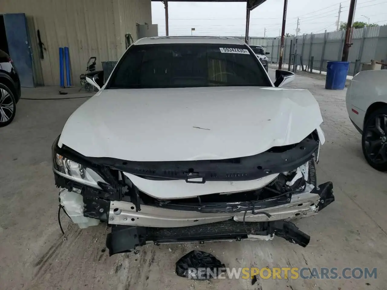 5 Photograph of a damaged car 58AGZ1B18NU111366 LEXUS ES350 2022