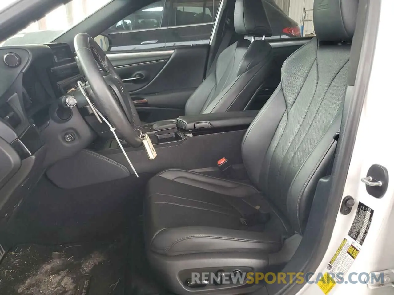 7 Photograph of a damaged car 58AGZ1B18NU111366 LEXUS ES350 2022