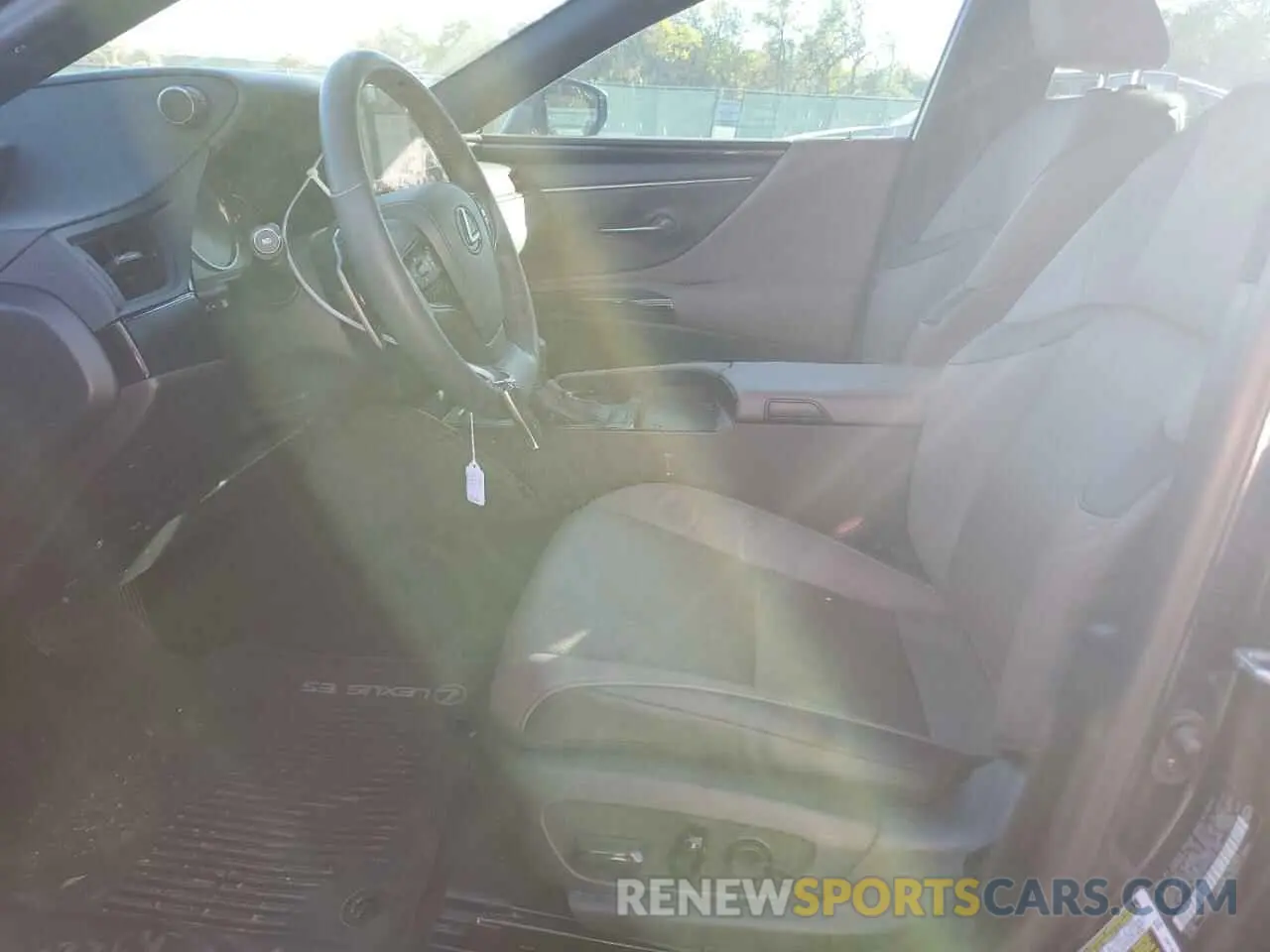7 Photograph of a damaged car 58ACZ1B13PU157785 LEXUS ES350 2023