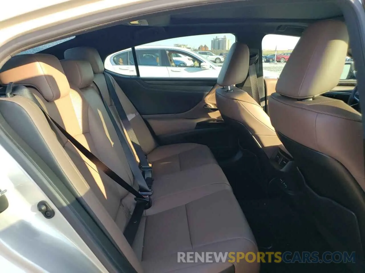 10 Photograph of a damaged car 58ADZ1B15PU156982 LEXUS ES350 2023