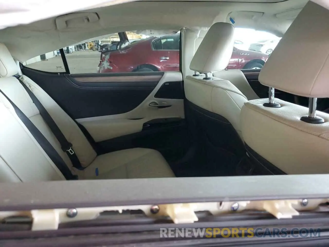 10 Photograph of a damaged car 58AEZ1B15PU149163 LEXUS ES350 2023