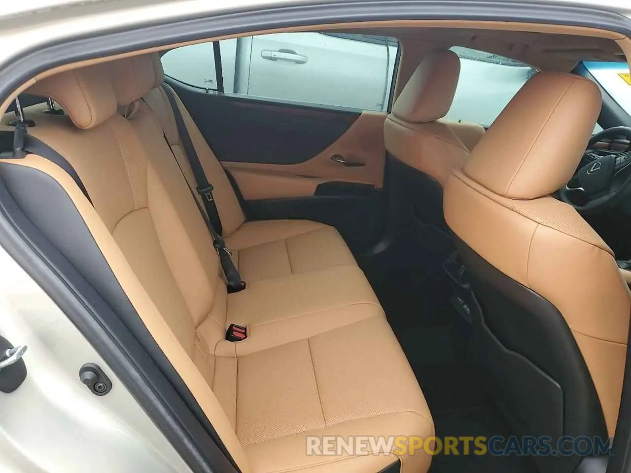 10 Photograph of a damaged car 58ADZ1B15RU183747 LEXUS ES350 2024