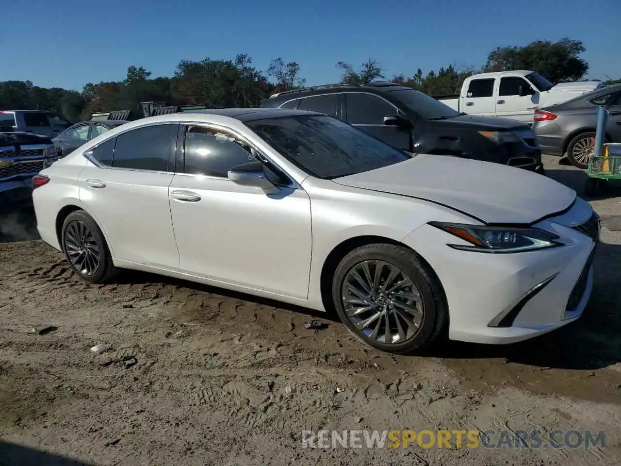 4 Photograph of a damaged car 58AEZ1B13RU179894 LEXUS ES350 2024