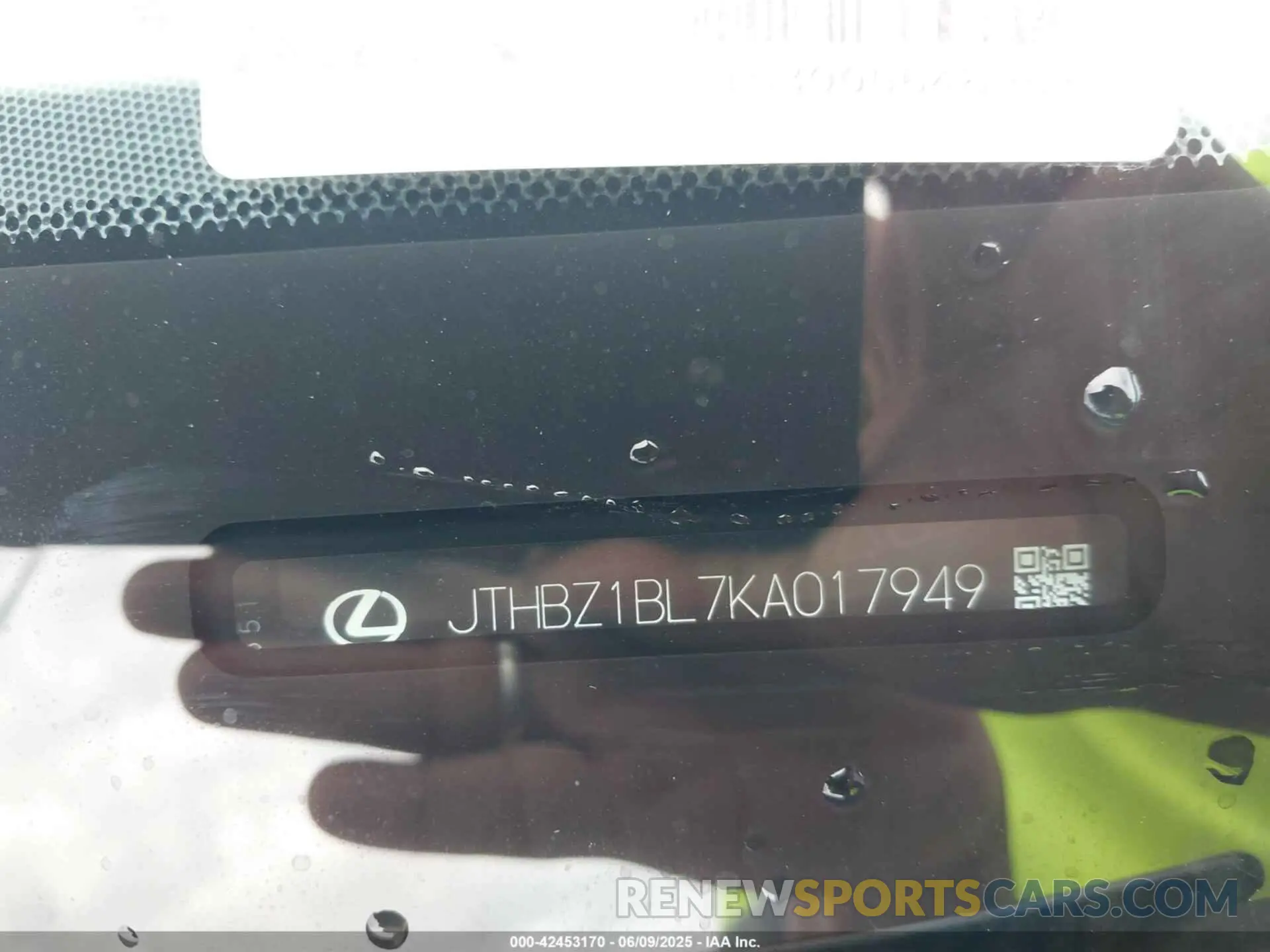 9 Photograph of a damaged car JTHBZ1BL7KA017949 LEXUS GS 350 2019