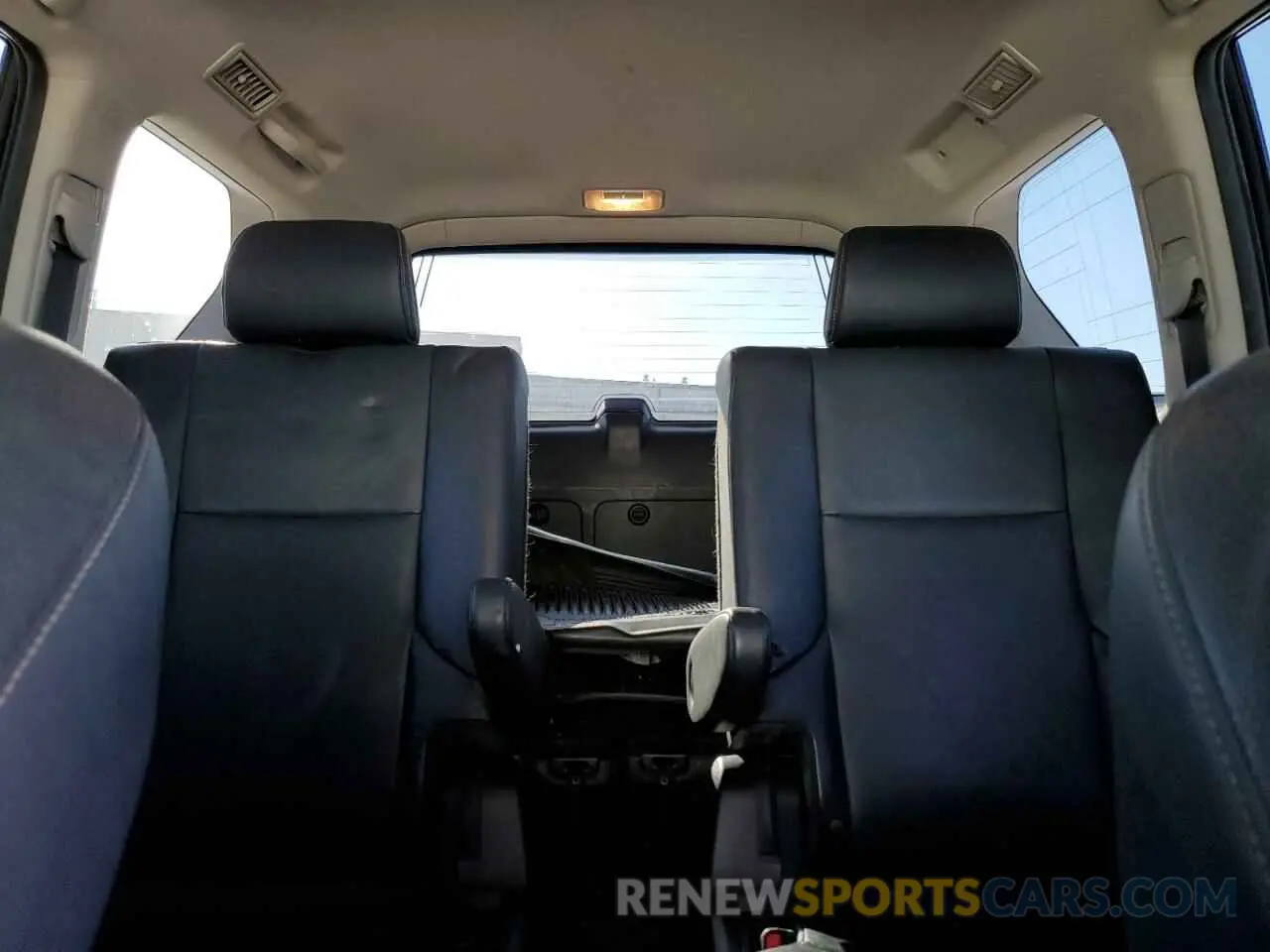 10 Photograph of a damaged car JTJBM7FX0K5222924 LEXUS GX 2019
