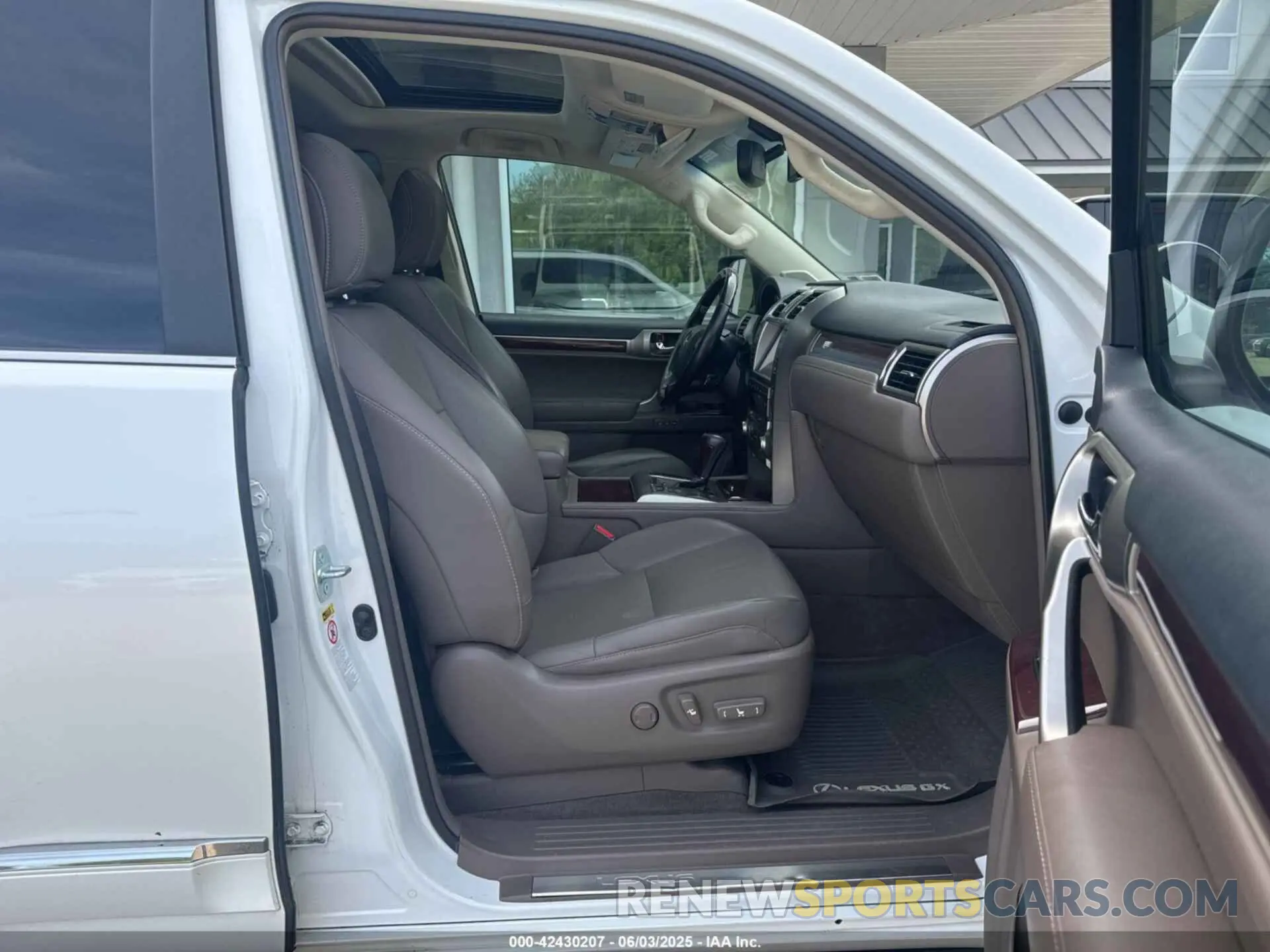 5 Photograph of a damaged car JTJBM7FX3K5215465 LEXUS GX 2019