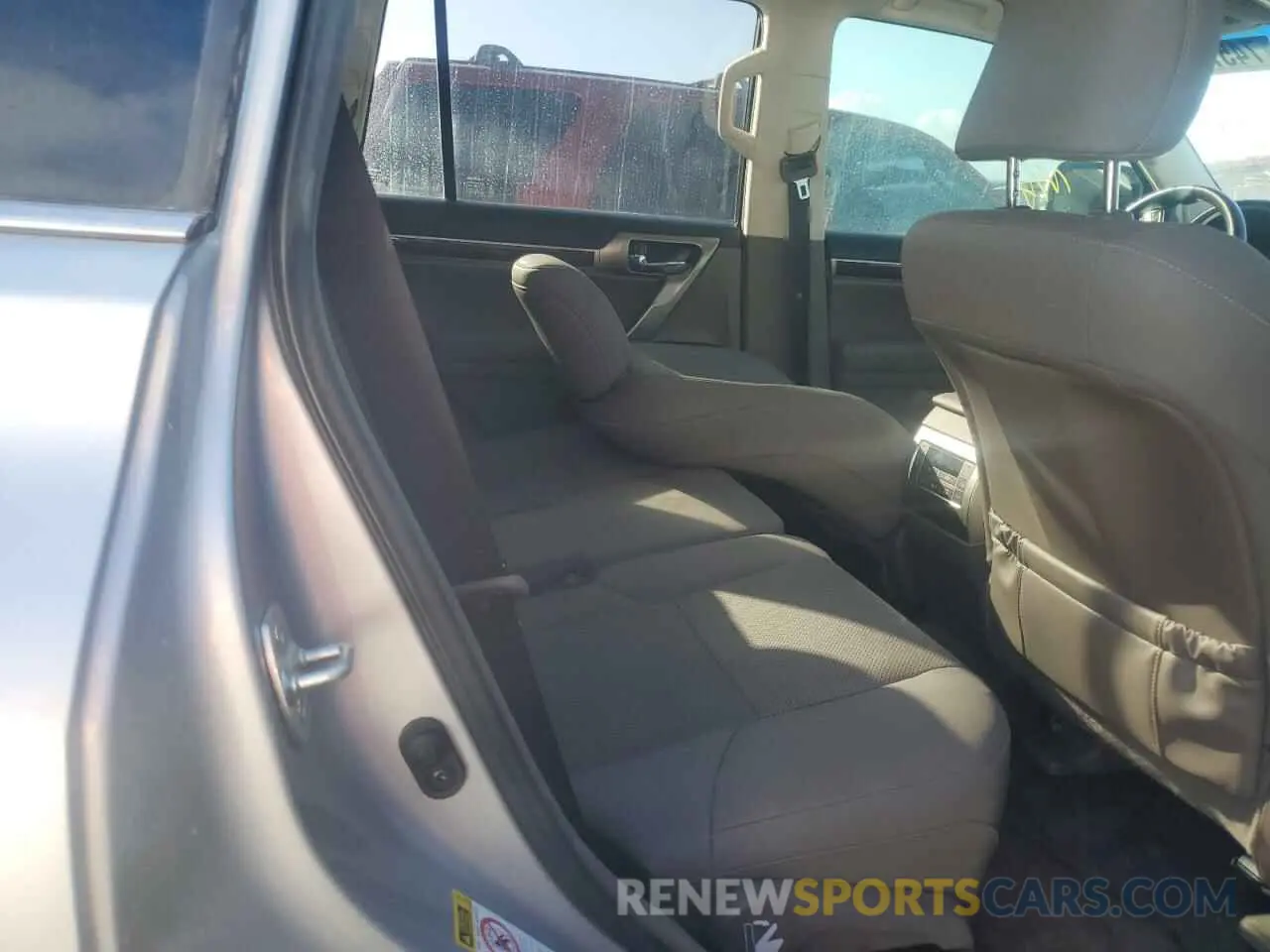 11 Photograph of a damaged car JTJBM7FX3K5217572 LEXUS GX 2019