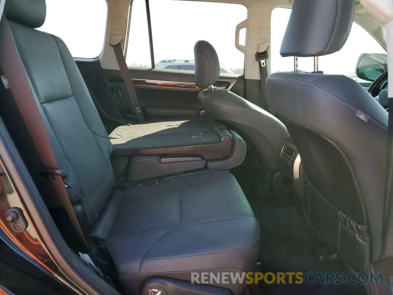 11 Photograph of a damaged car JTJBM7FX8K5236277 LEXUS GX 2019