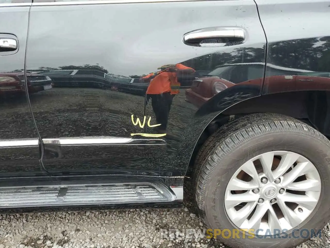 13 Photograph of a damaged car JTJBM7FX8K5236277 LEXUS GX 2019
