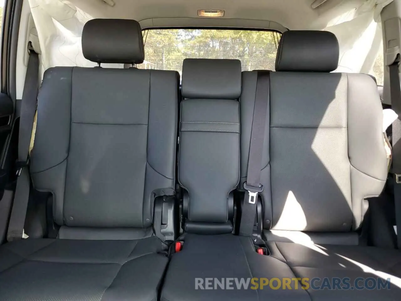 10 Photograph of a damaged car JTJBM7FX9K5240466 LEXUS GX 2019