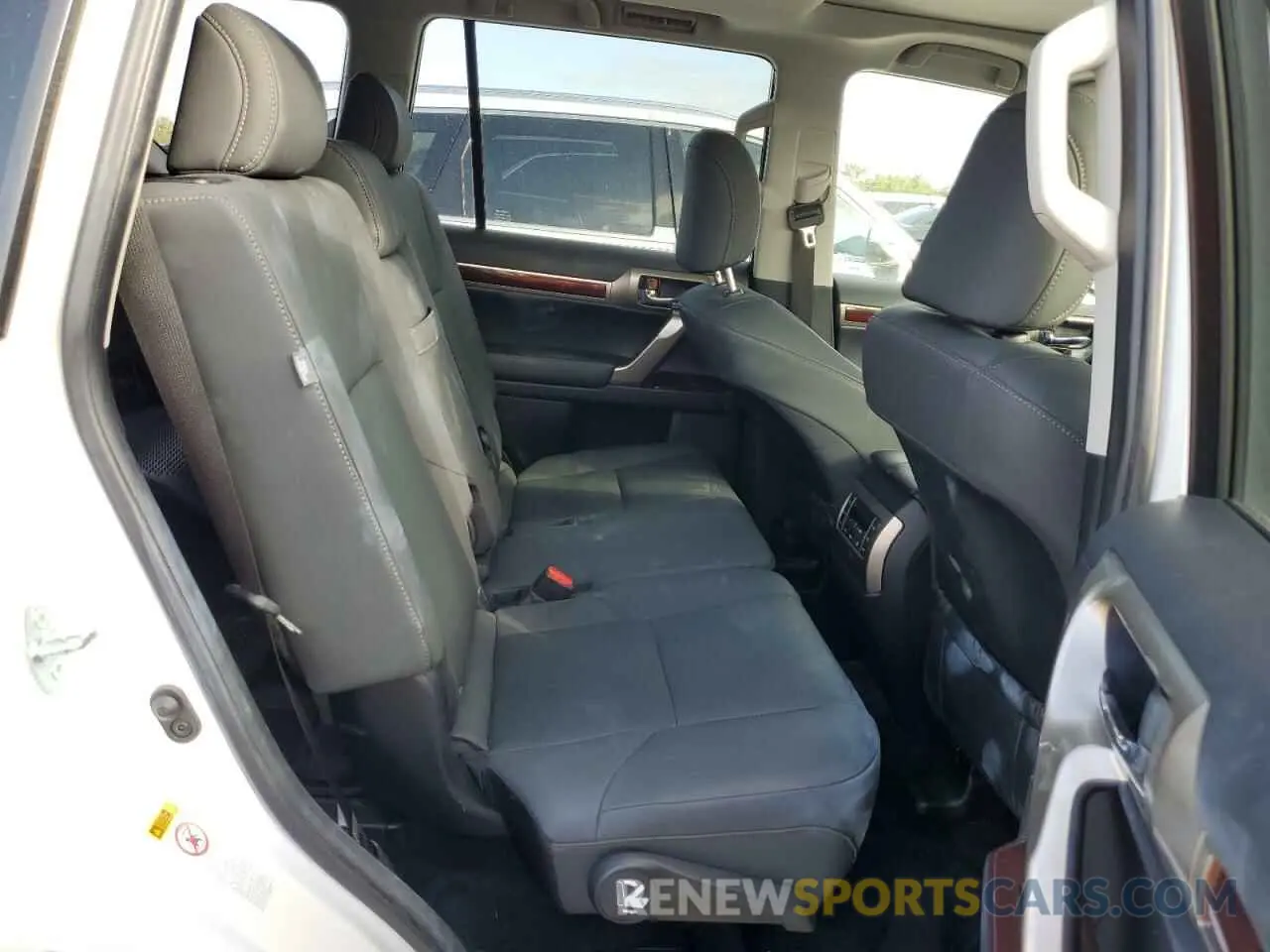 11 Photograph of a damaged car JTJBM7FXXK5215558 LEXUS GX 2019