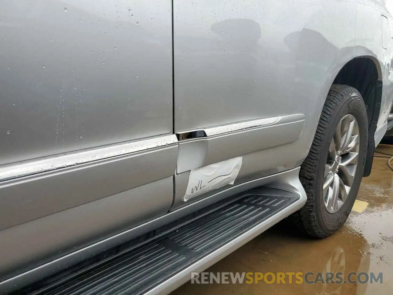 13 Photograph of a damaged car JTJJM7FX6K5239934 LEXUS GX 2019