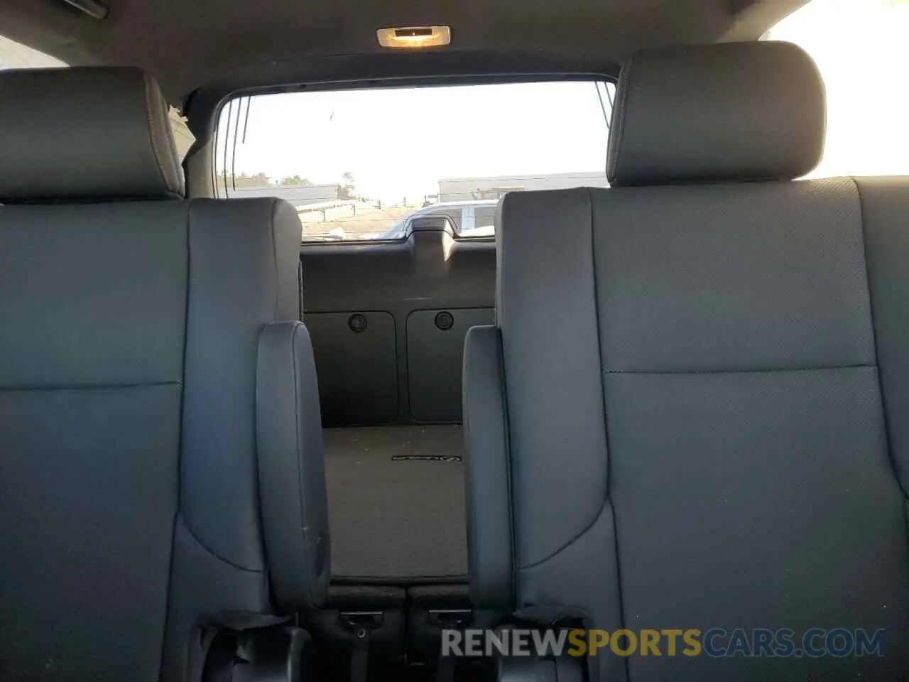 10 Photograph of a damaged car JTJAM7BX4L5259963 LEXUS GX 2020