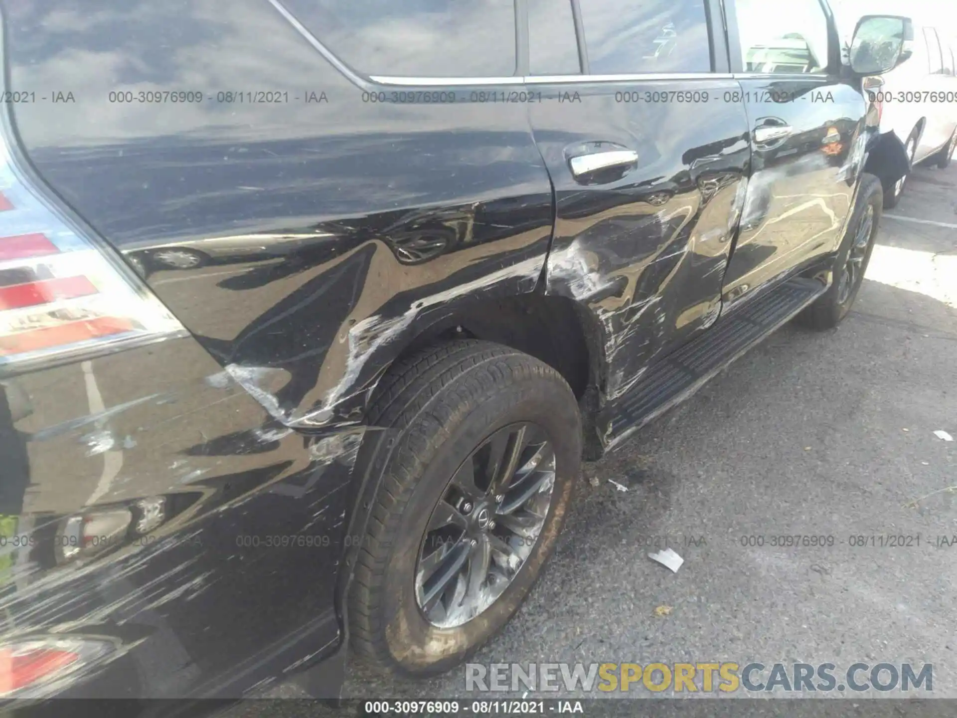 6 Photograph of a damaged car JTJAM7BX4L5261888 LEXUS GX 2020