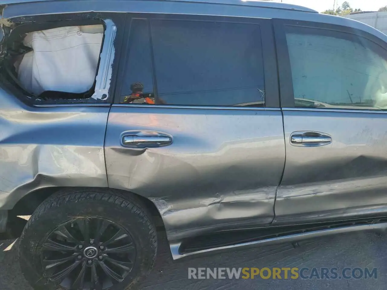 11 Photograph of a damaged car JTJAM7BX6L5254232 LEXUS GX 2020