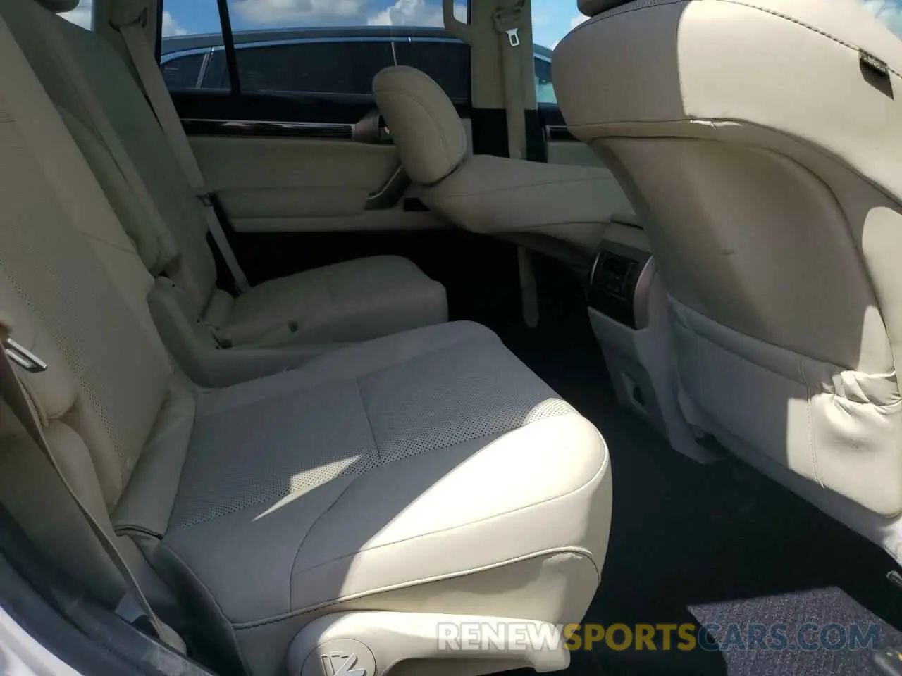 11 Photograph of a damaged car JTJAM7BX5M5271346 LEXUS GX 2021