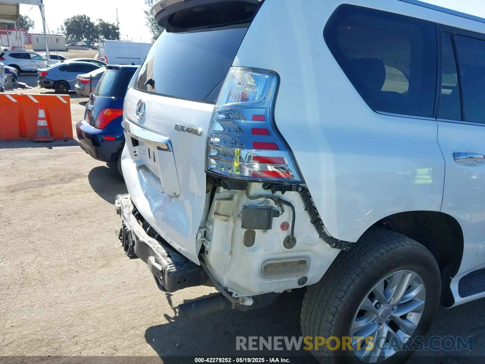 6 Photograph of a damaged car JTJBM7FX0K5234426 LEXUS GX 460 2019
