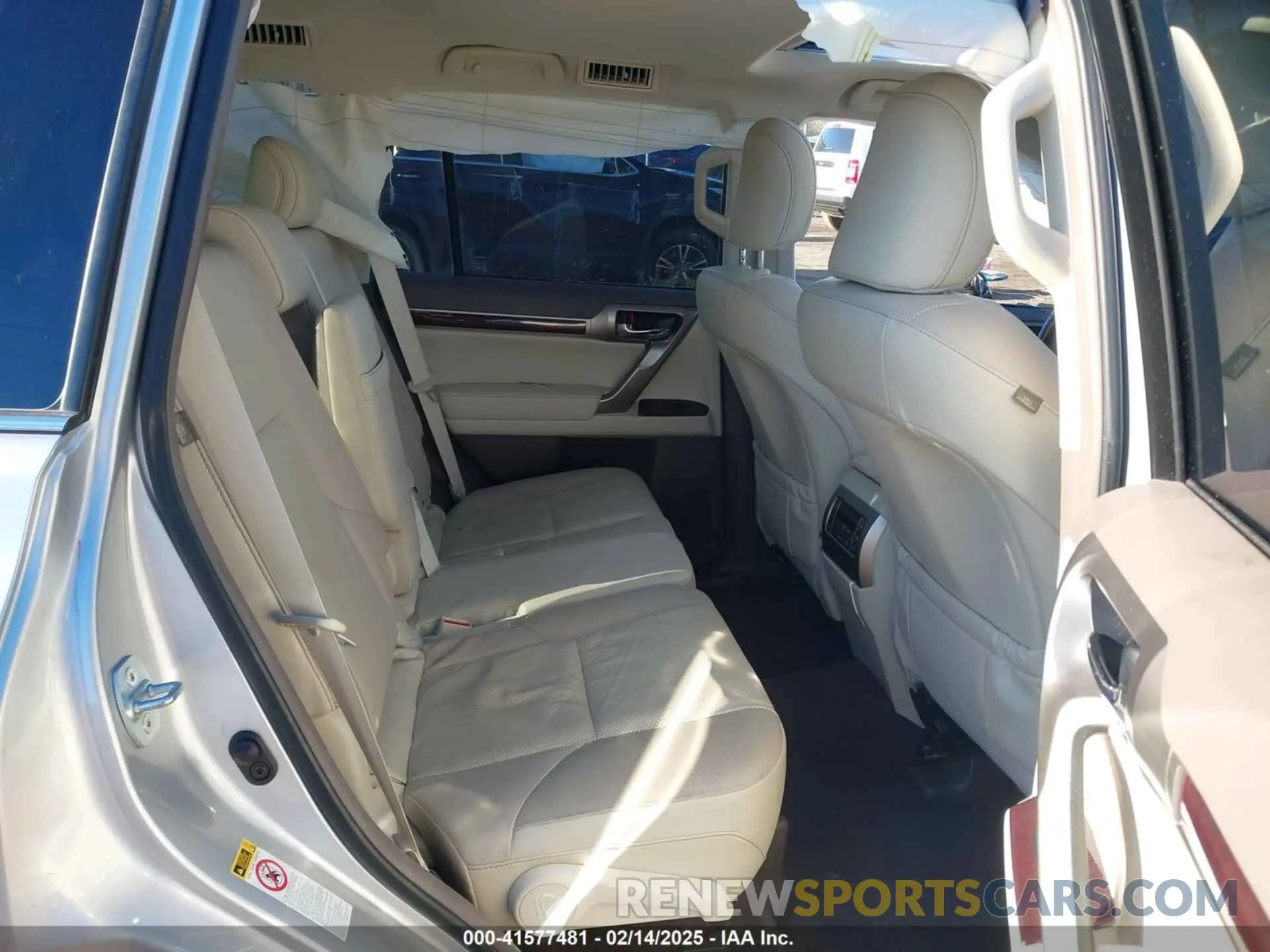 8 Photograph of a damaged car JTJBM7FX5K5211143 LEXUS GX 460 2019