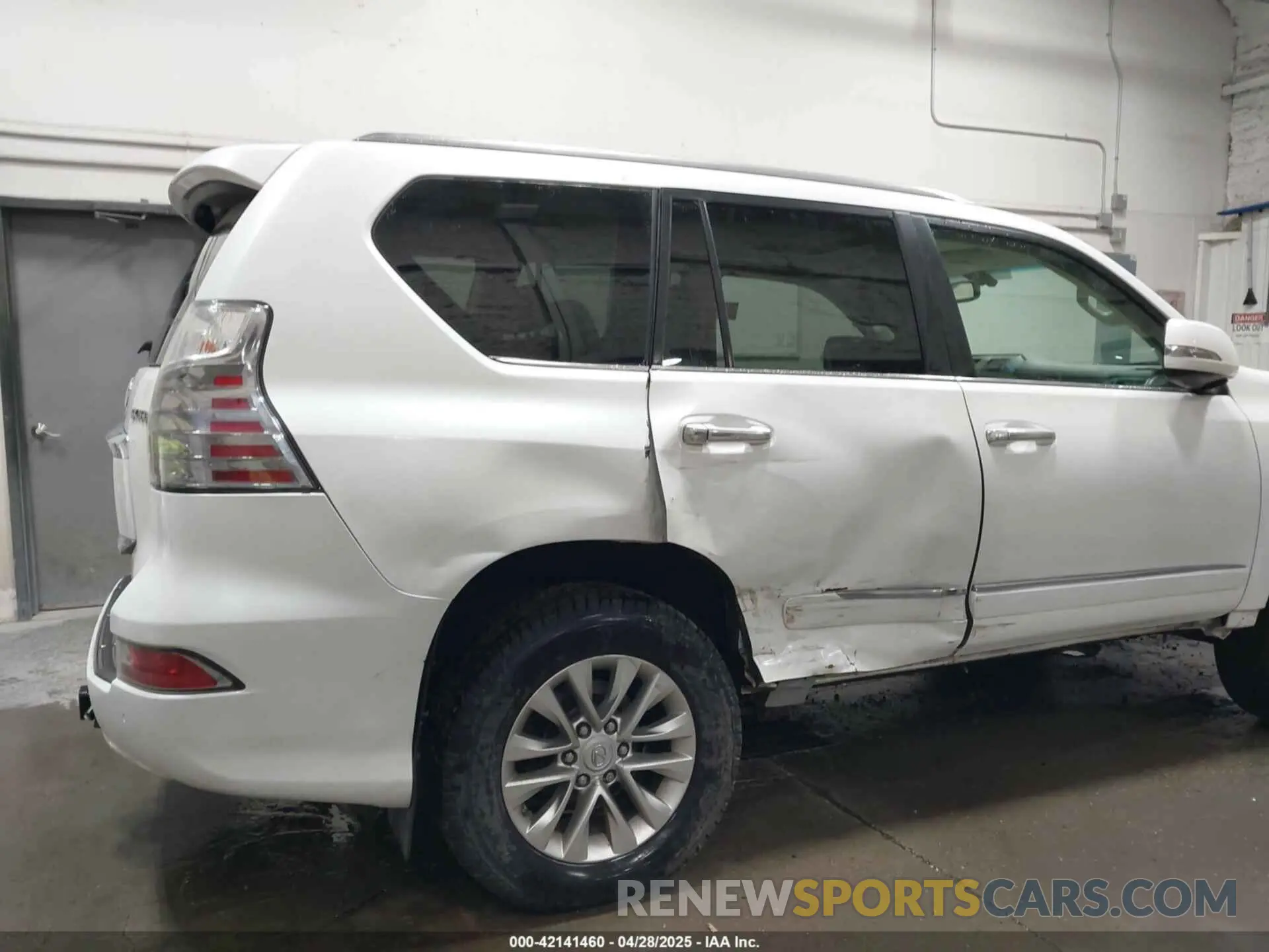 6 Photograph of a damaged car JTJBM7FX9K5212635 LEXUS GX 460 2019