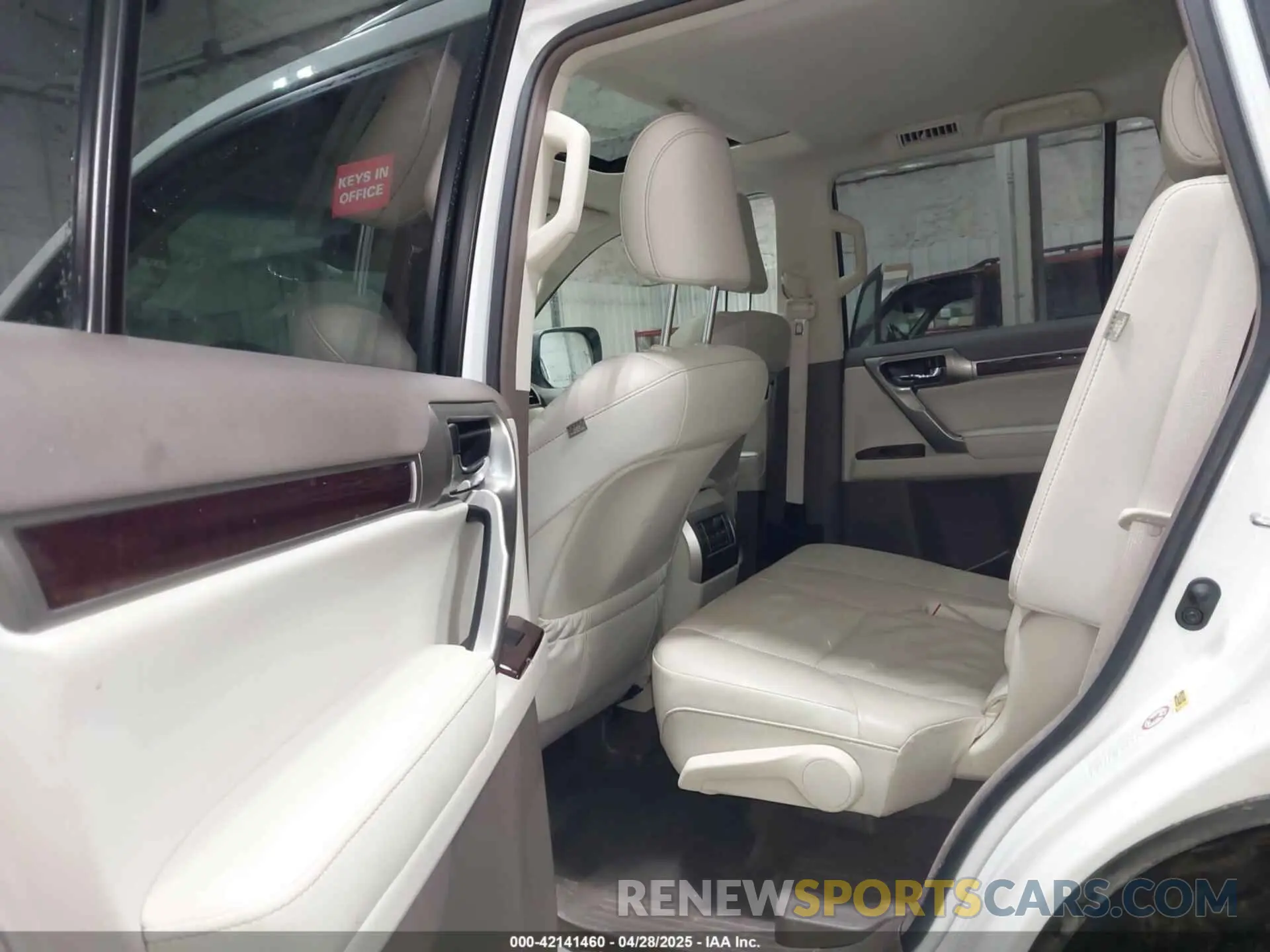 8 Photograph of a damaged car JTJBM7FX9K5212635 LEXUS GX 460 2019