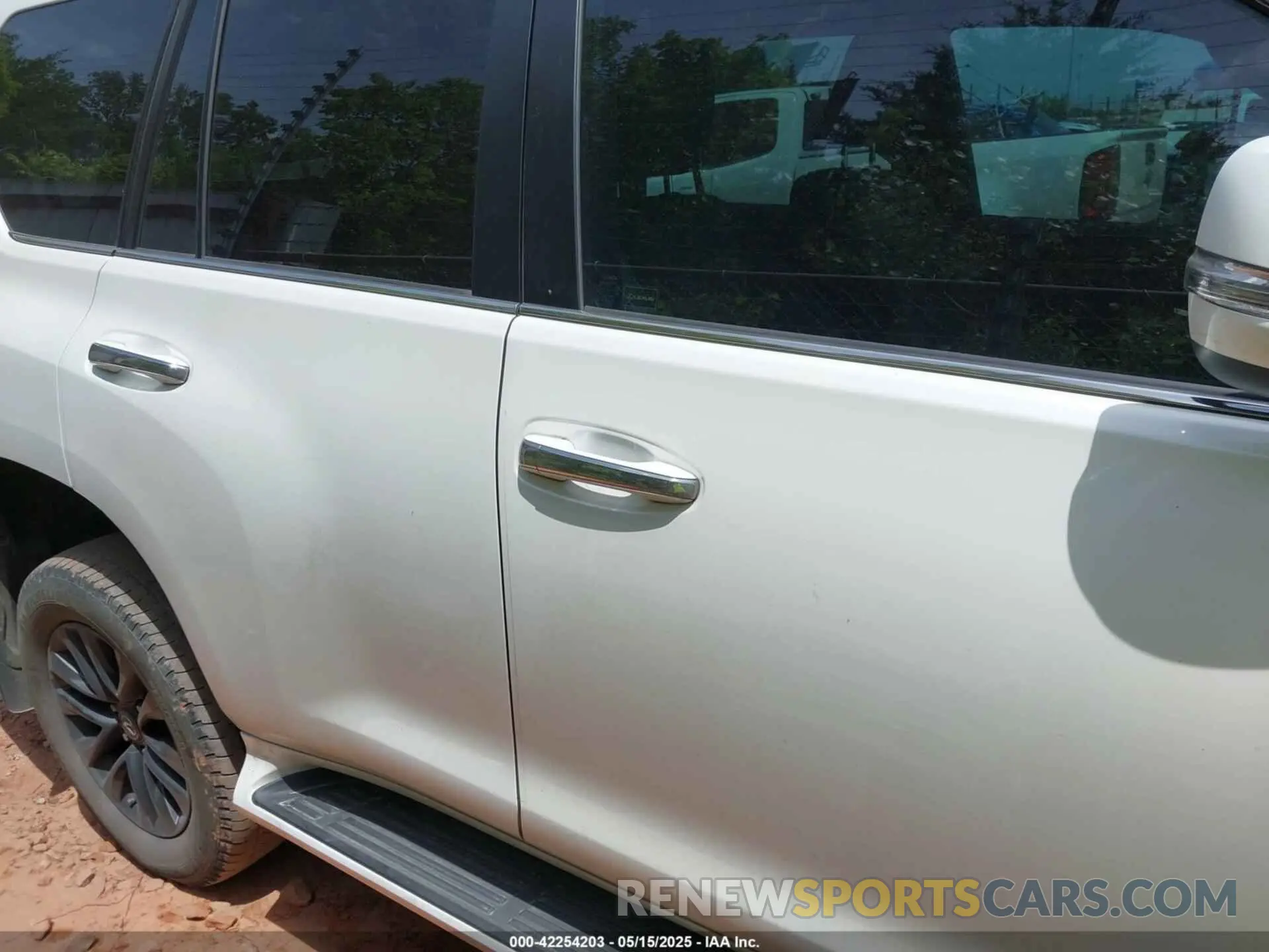 13 Photograph of a damaged car JTJAM7BX2L5263445 LEXUS GX 460 2020