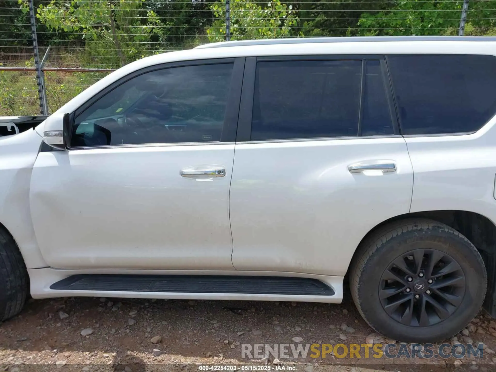 14 Photograph of a damaged car JTJAM7BX2L5263445 LEXUS GX 460 2020