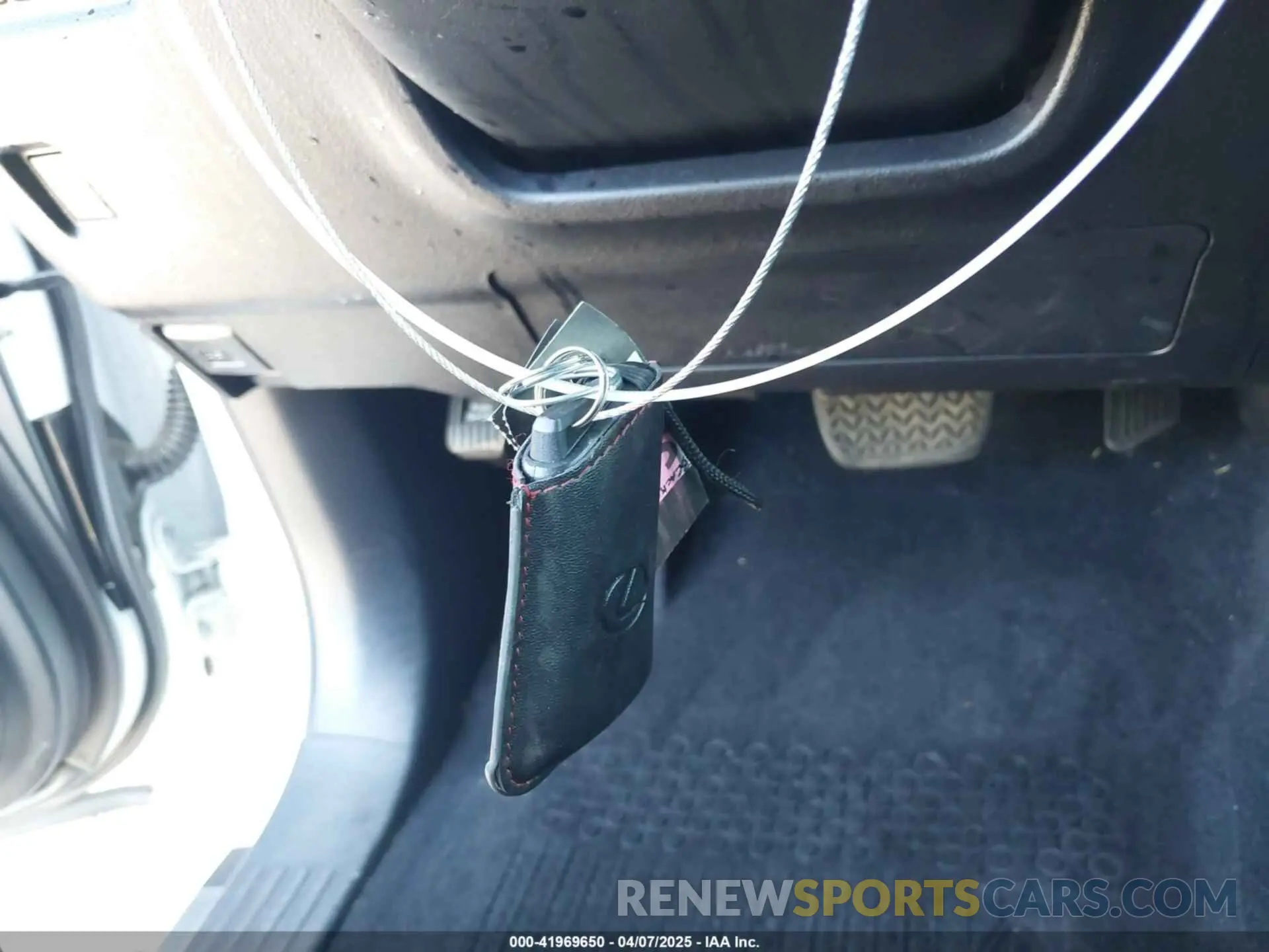 11 Photograph of a damaged car JTJAM7BX4L5263799 LEXUS GX 460 2020