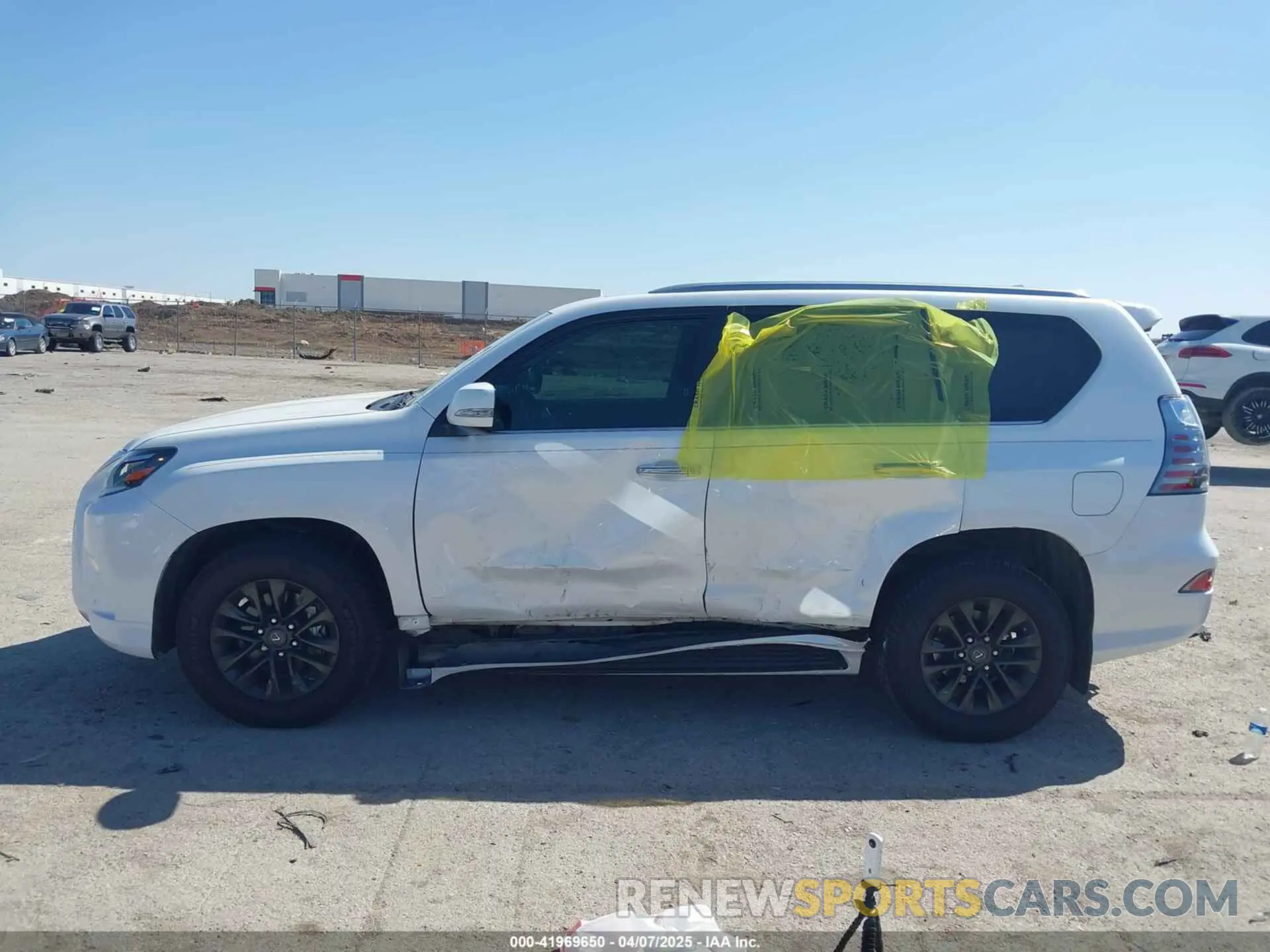 14 Photograph of a damaged car JTJAM7BX4L5263799 LEXUS GX 460 2020
