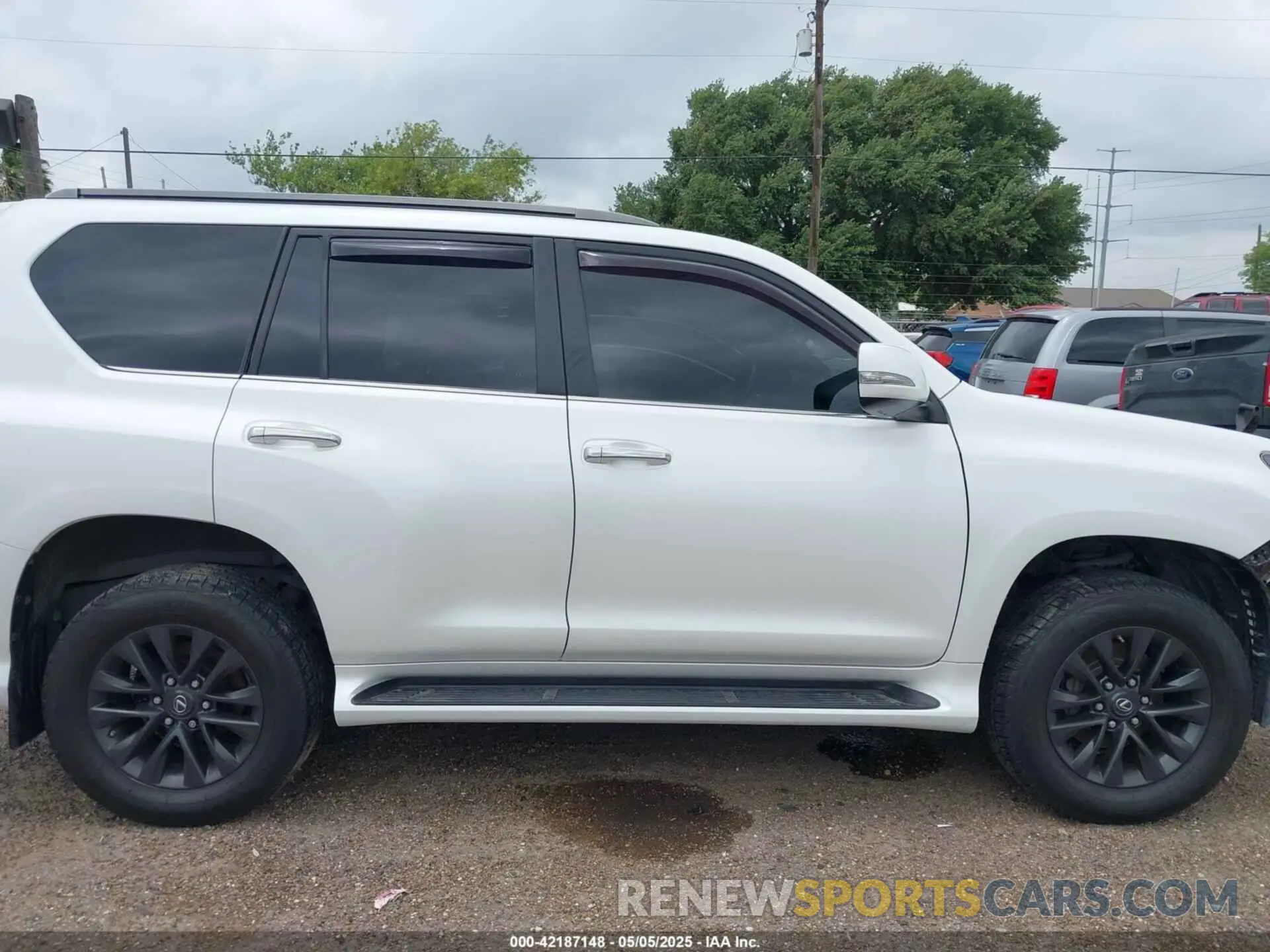 14 Photograph of a damaged car JTJAM7BX6L5266770 LEXUS GX 460 2020
