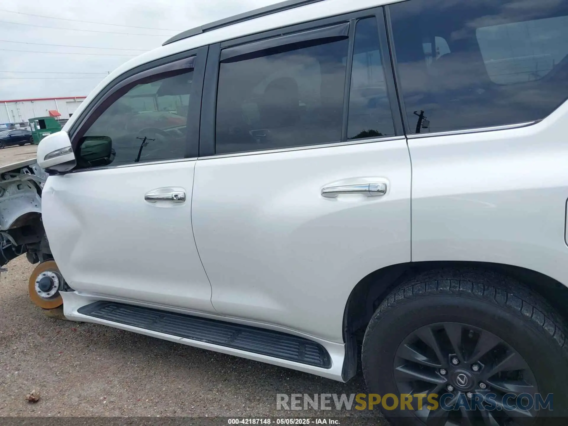 15 Photograph of a damaged car JTJAM7BX6L5266770 LEXUS GX 460 2020