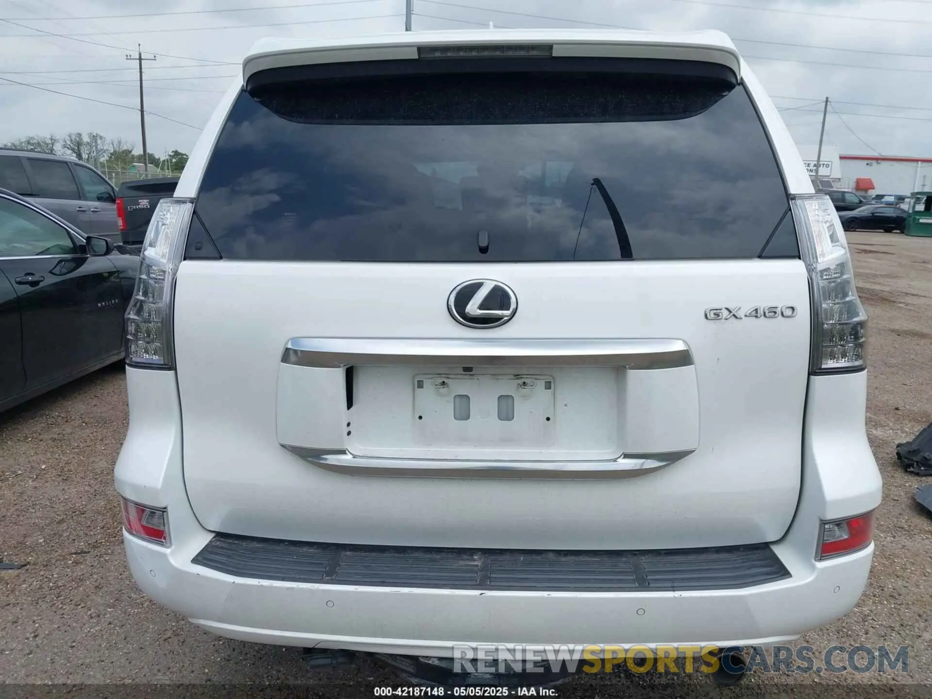 17 Photograph of a damaged car JTJAM7BX6L5266770 LEXUS GX 460 2020