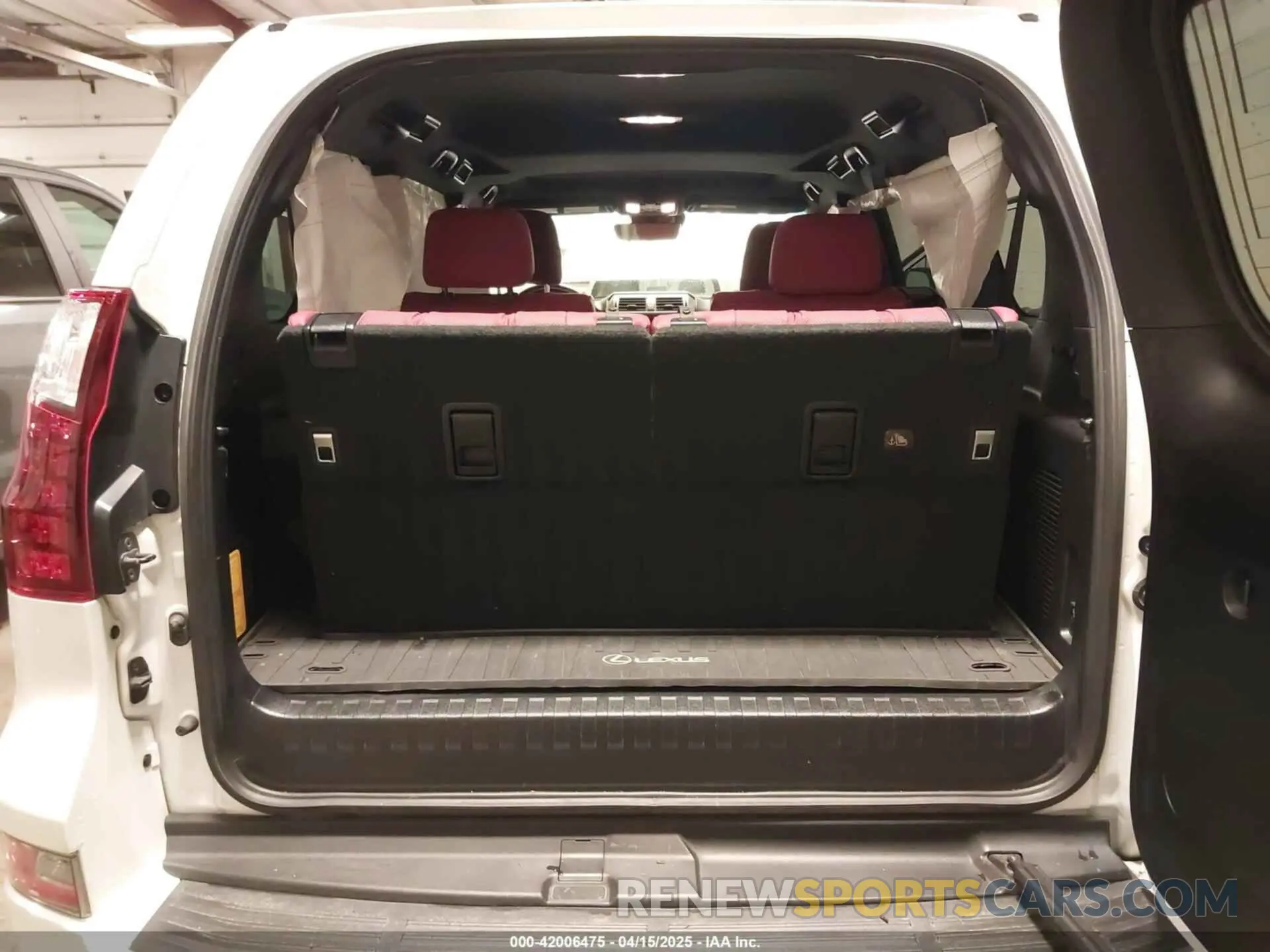 18 Photograph of a damaged car JTJAM7BXXL5259899 LEXUS GX 460 2020
