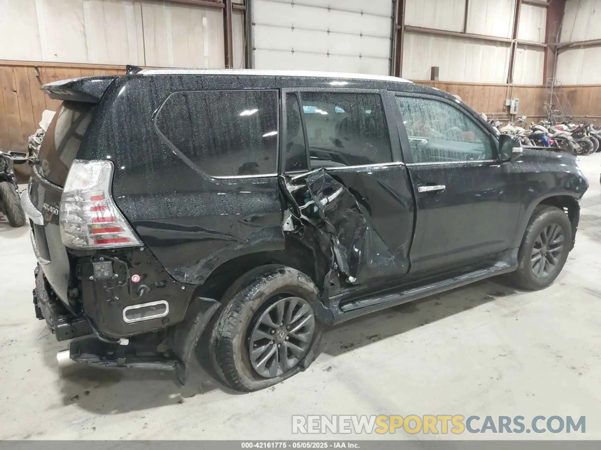 18 Photograph of a damaged car JTJAM7BX0M5304270 LEXUS GX 460 2021