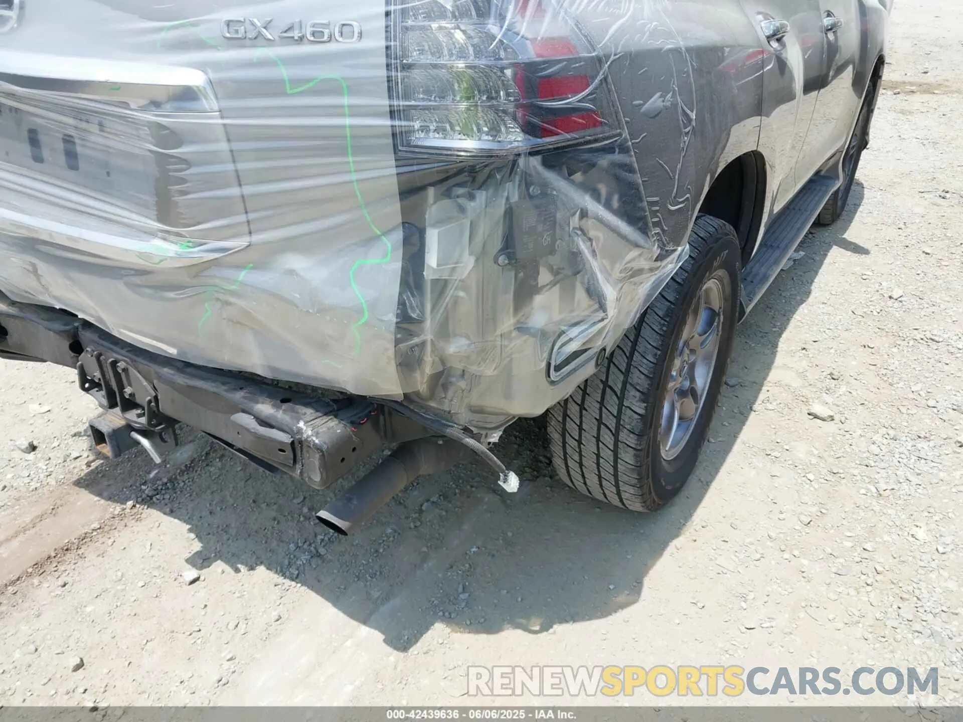 17 Photograph of a damaged car JTJAM7BX7M5298256 LEXUS GX 460 2021
