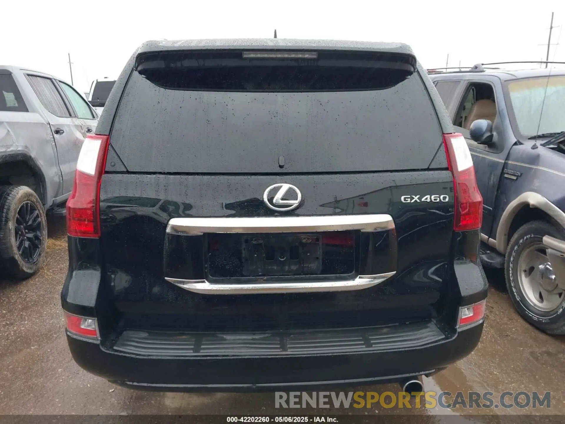 16 Photograph of a damaged car JTJAM7BX4N5319498 LEXUS GX 460 2022