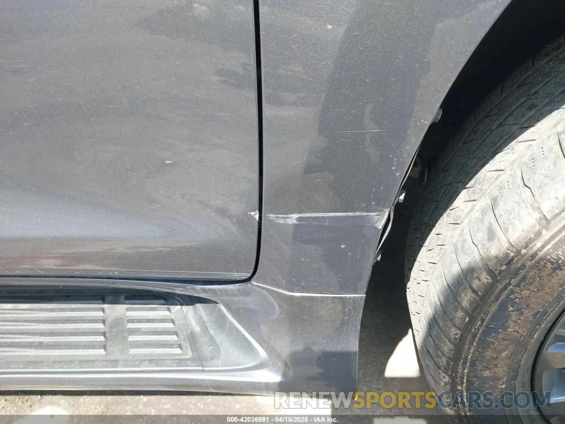 18 Photograph of a damaged car JTJGM7BX5N5309119 LEXUS GX 460 2022
