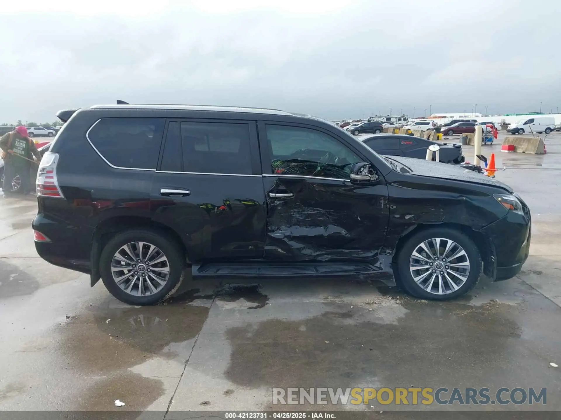 14 Photograph of a damaged car JTJGM7BX9N5307633 LEXUS GX 460 2022
