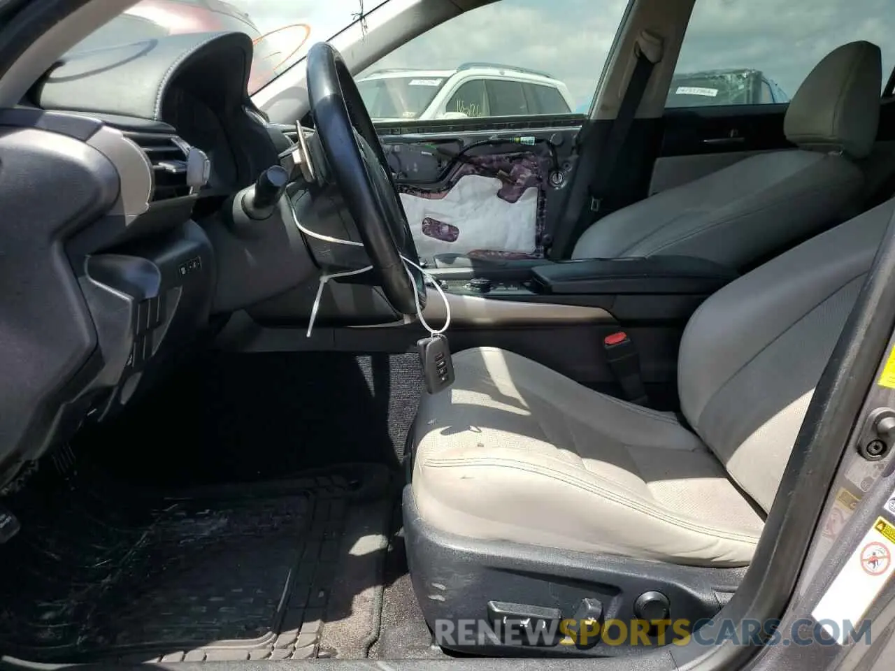 7 Photograph of a damaged car JTHBE1D24E5004069 LEXUS IS 2014