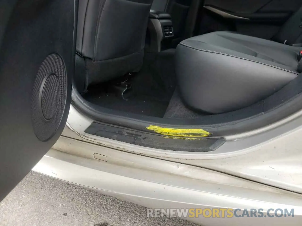 14 Photograph of a damaged car JTHBA1D20K5086650 LEXUS IS 2019
