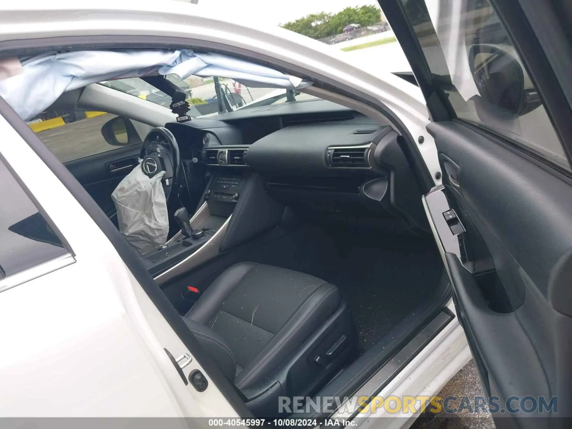 5 Photograph of a damaged car JTHAA1D25L5105769 LEXUS IS 2020