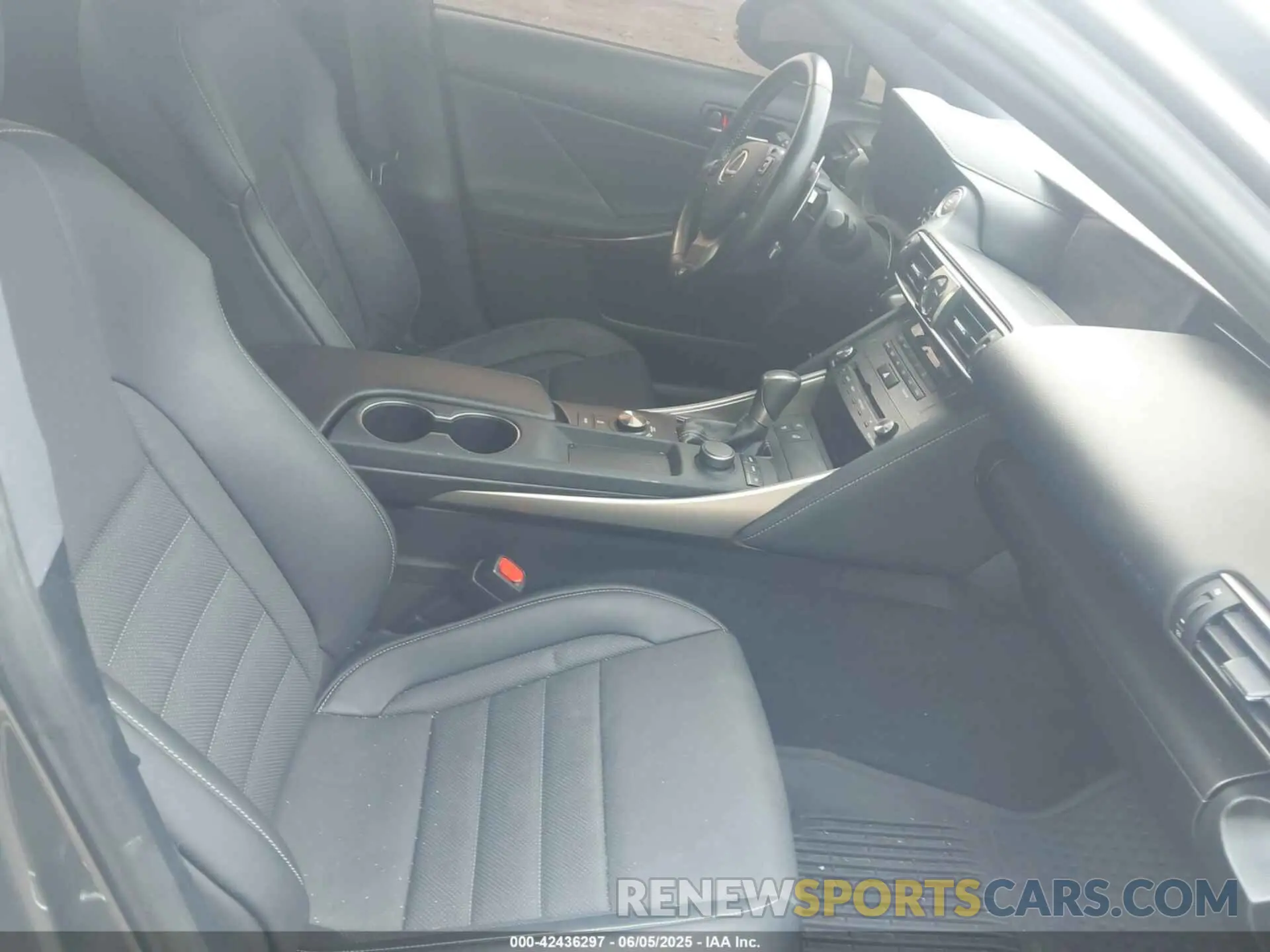 5 Photograph of a damaged car JTHC81D24K5038486 LEXUS IS 300 2019