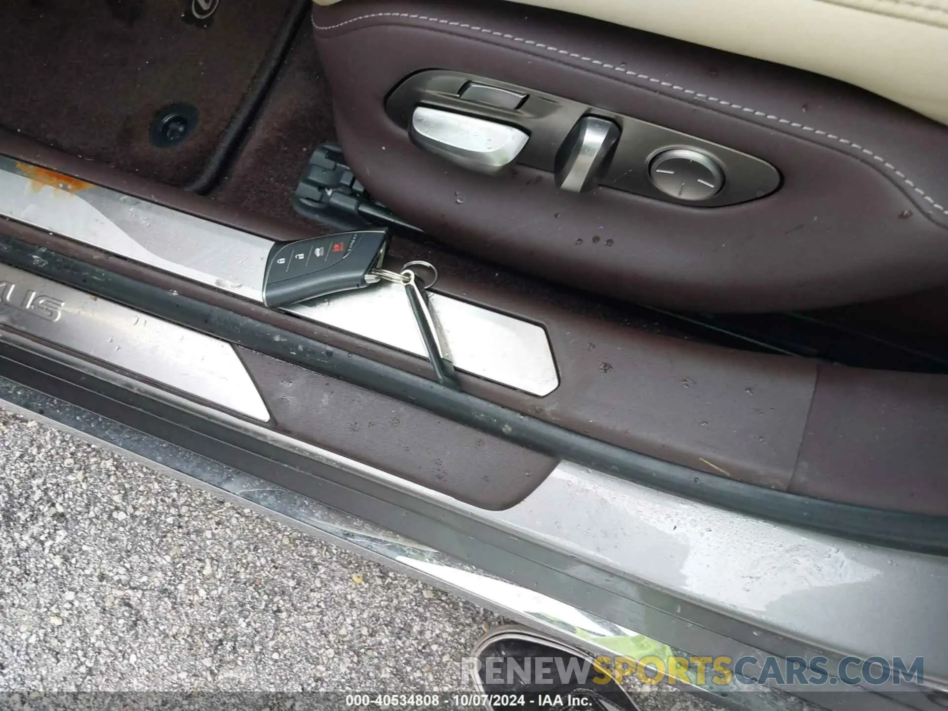 11 Photograph of a damaged car JTHB51FF3K5010148 LEXUS LS 2019